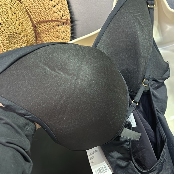 LA BLANCA Tummy control,crisscross V-neck keyhole,ruched,padded,adjust straps - Picture 9 of 13